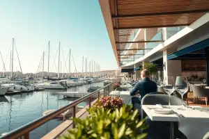 Malownicza Limassol: nowoczesna marina tętni życiem, idealna na wypoczynek w luksusowych apartamentach i willach