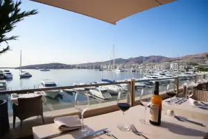 Malowniczy Limassol 2026: nowoczesna marina Amathus i luksusowy Four Seasons w otoczeniu winnic